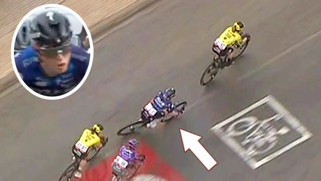 Demi Vollering CRAZY Save in Messy Sprint Finish La