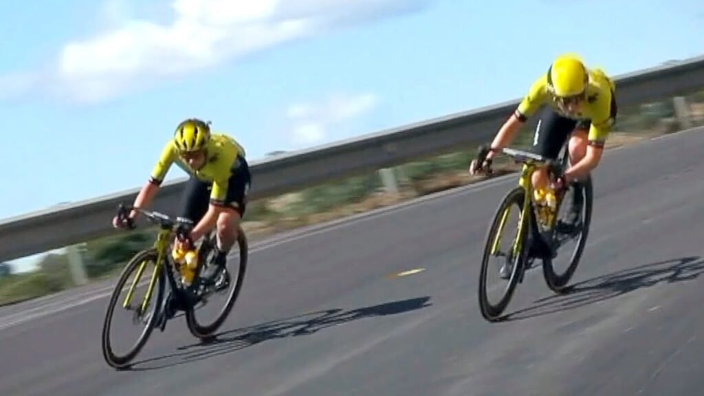 HIGH SPEED Descent Causes Nervous Peloton Sprint La Vuelta