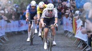 LEGENDARY CYCLING BATTLE Tadej Pogacar vs Mathieu van der