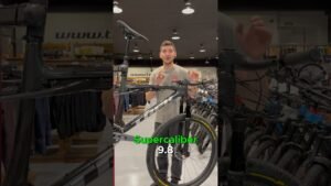 BICIS EN 1 MINUTO TREK SUPERCALIBER 98 2024 ThePersonTube