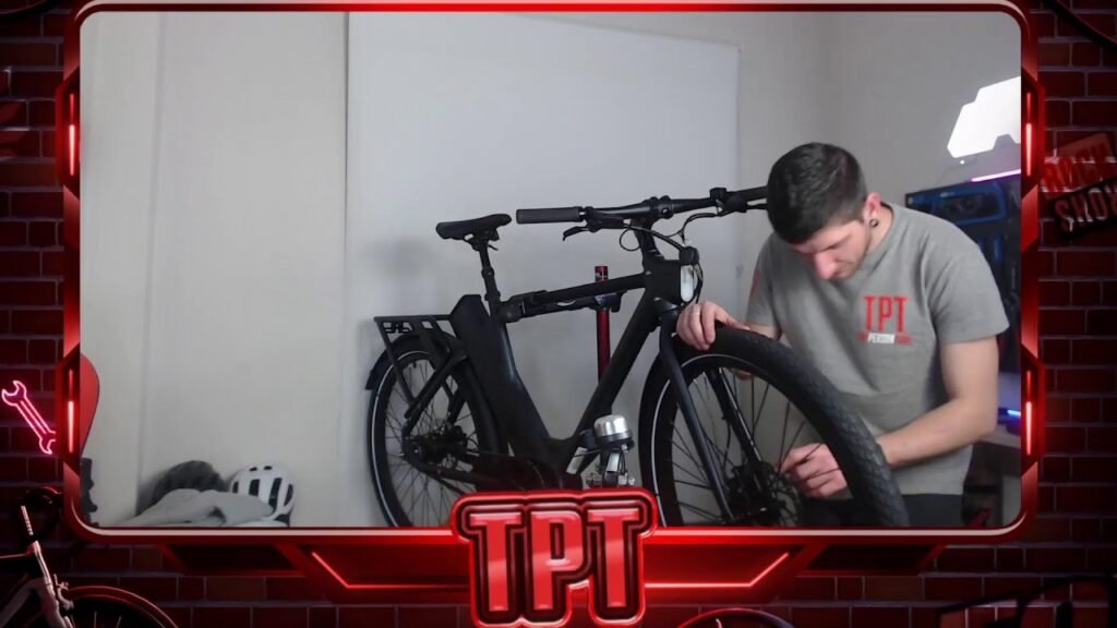 MONTANDO UNA BICI EN DIRECTO ThePersonTube
