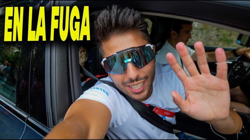 DISFRUTANDO de LA FUGA de la ETAPA 11 desde EL COCHE de CARRERA | Día 14 de 25 en La Vuelta 5 DISFRUTANDO de LA FUGA de la ETAPA 11 desde EL