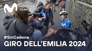 Un Giro dellEmilia 2024 bajo el aguacero para l@s Movistar