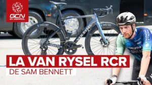 La Van Rysel RCR de Sam Bennett del equipo Decathlon