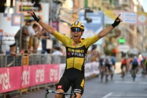 1739811366 Van Aert me pidio ayuda la recibieron y gano San