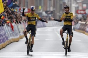 1740255655 Van Aert se queda sin un gregario importante otra vez