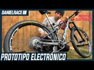 NUEVA BMC FOURSTROKE 2025 DE LOANA LECOMTE EQUIPO BMC